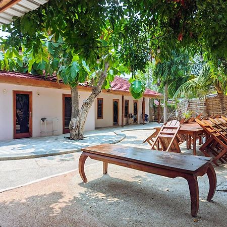 Jati Village, Party Hostel And Bungalows Gili Trawangan Kültér fotó
